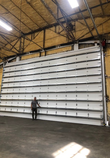 Commercial 32x17 fully-strutted door