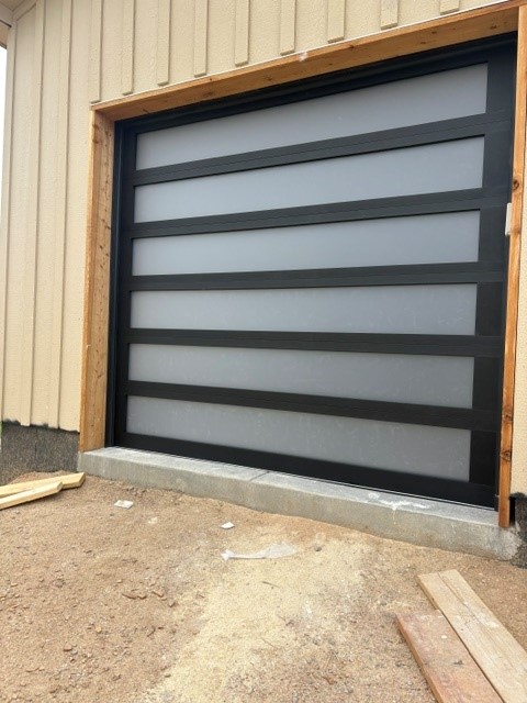 Full-view frosted glass long-panel door